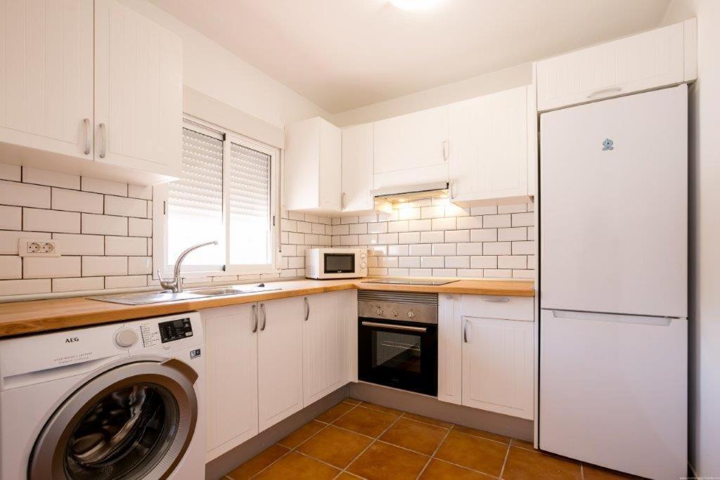 2 Bedroom Apartments Los Cristianos Beach Tenerife Tamaragua Арона Экстерьер фото